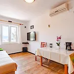 A1-apartment 50m From The With The Sea View *