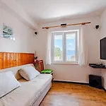 A1-apartment 50m From The With The Sea View Appartement